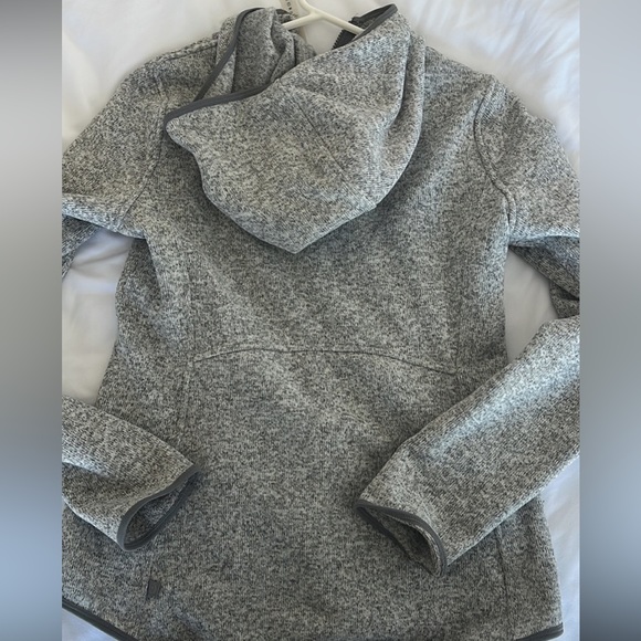 Lululemon sweater size 6 - Picture 3 of 3